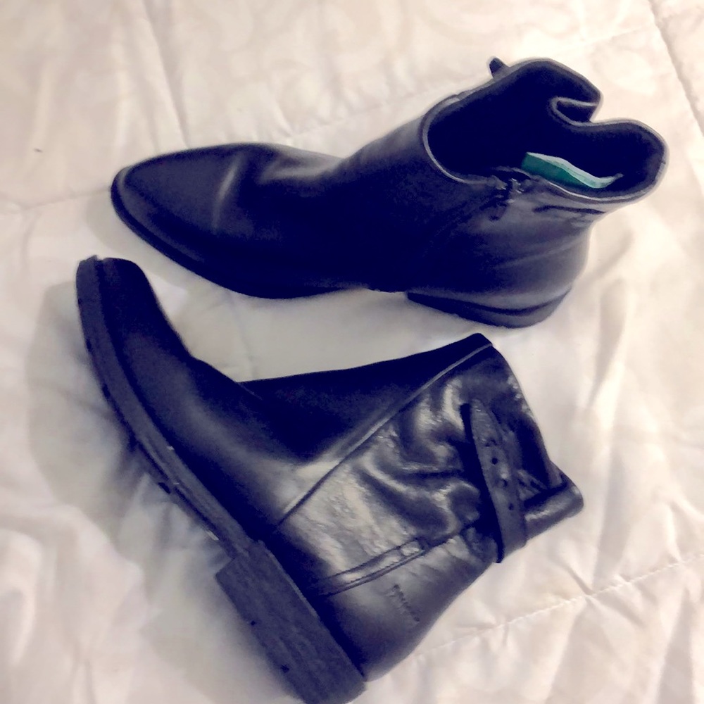 Cougar Leather Flat Boots brand new/no tags sz 8.